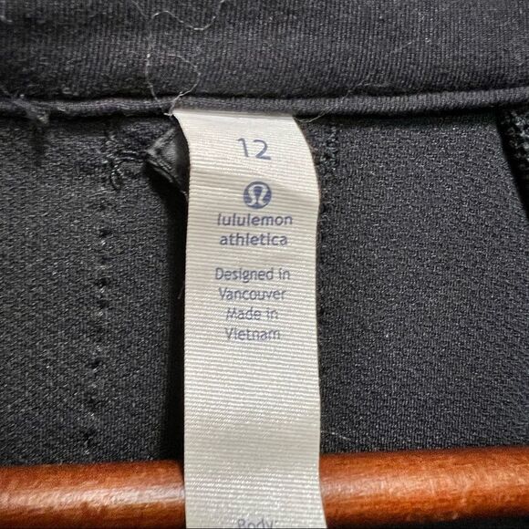 Lululemon Wind Runner Black Softshell Jacket Size 12 Activewear Outdoor Running - Picture 12 of 13